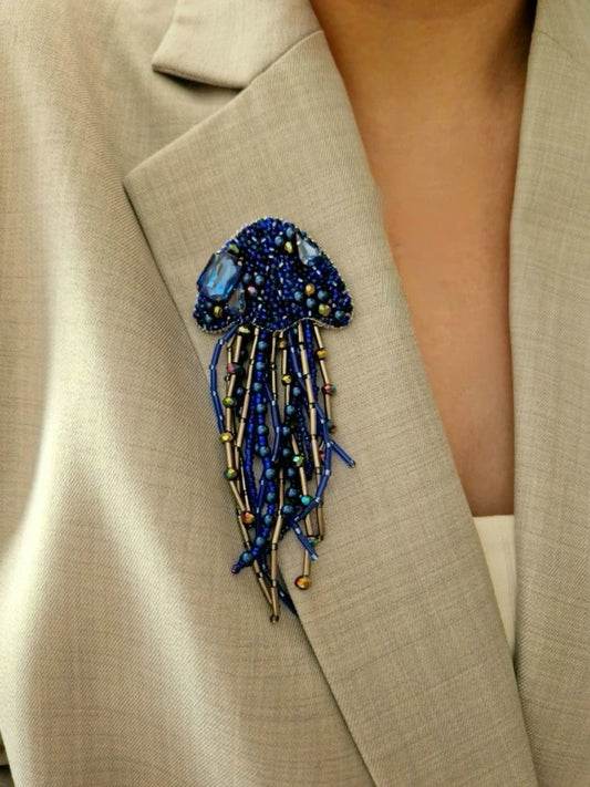 Broche bordado – Água-viva